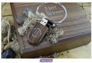 2-Dark-Large-Wooden-Photo-Prints-USB-Gift-Box