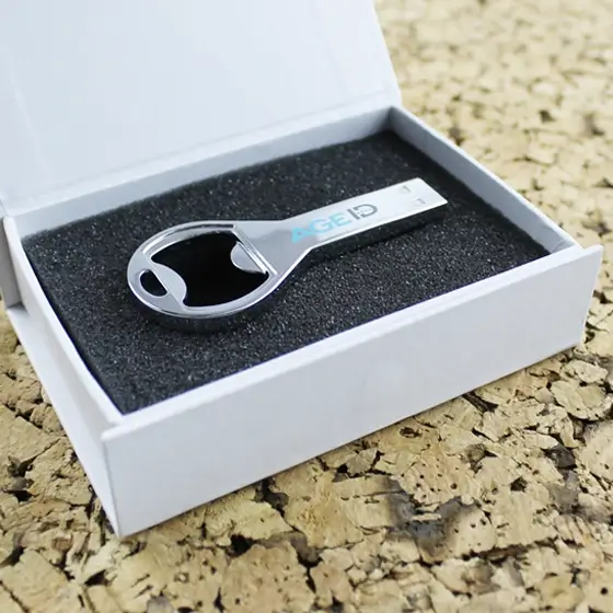 Retro Bottle Opener USB view 4