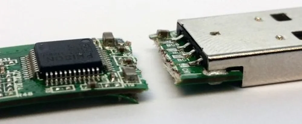 USB plug snapped off a flash drive circuit board, exposing the controller chip